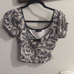 Black and Gray Ruched Crop Blouse with Short Sleeves